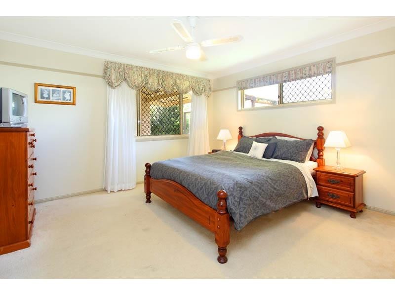 10 Johnston Avenue, Birkdale QLD 4159