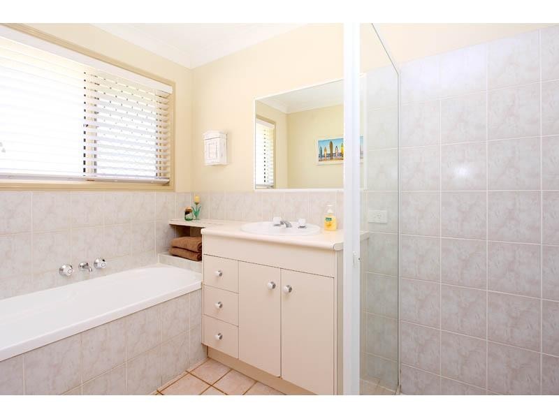 10 Johnston Avenue, Birkdale QLD 4159