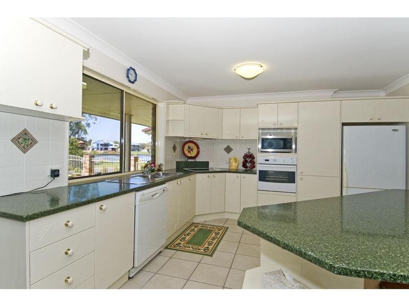 1 Helena Street, Wellington Point QLD 4160