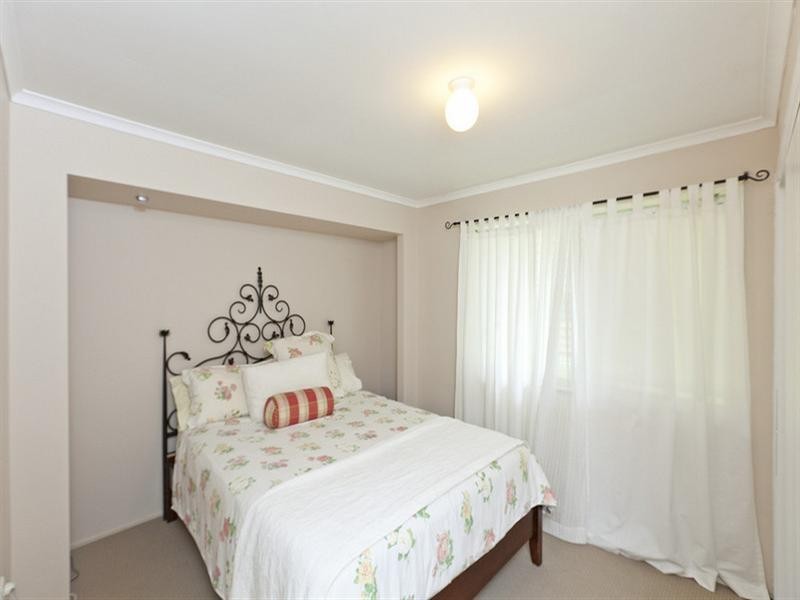4 Wren Street, Birkdale QLD 4159