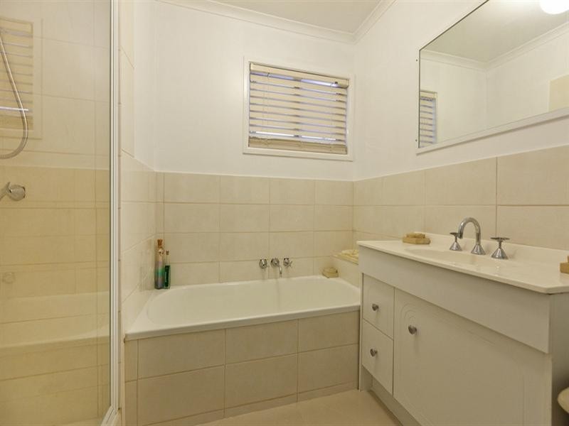 4 Wren Street, Birkdale QLD 4159