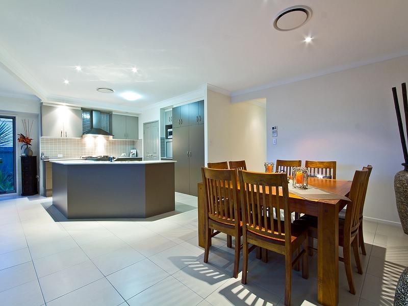 3 Kelby Close, Redland Bay QLD 4165