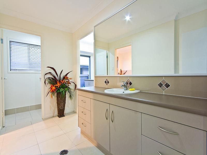 3 Kelby Close, Redland Bay QLD 4165