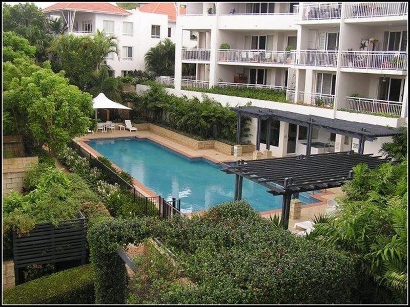 8/6 Merthyr Road, New Farm QLD 4005