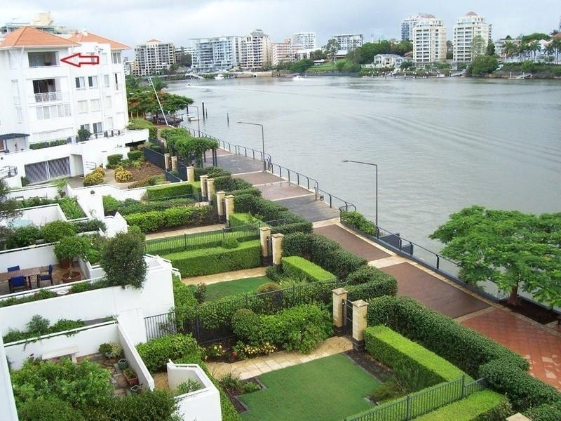 8/6 Merthyr Road, New Farm QLD 4005