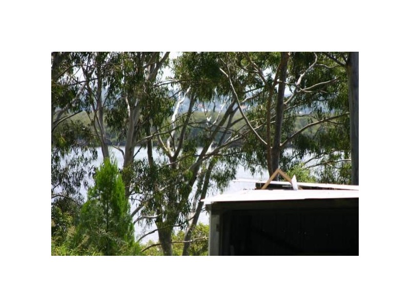 27 Charles Terrace, Macleay Island QLD 4184
