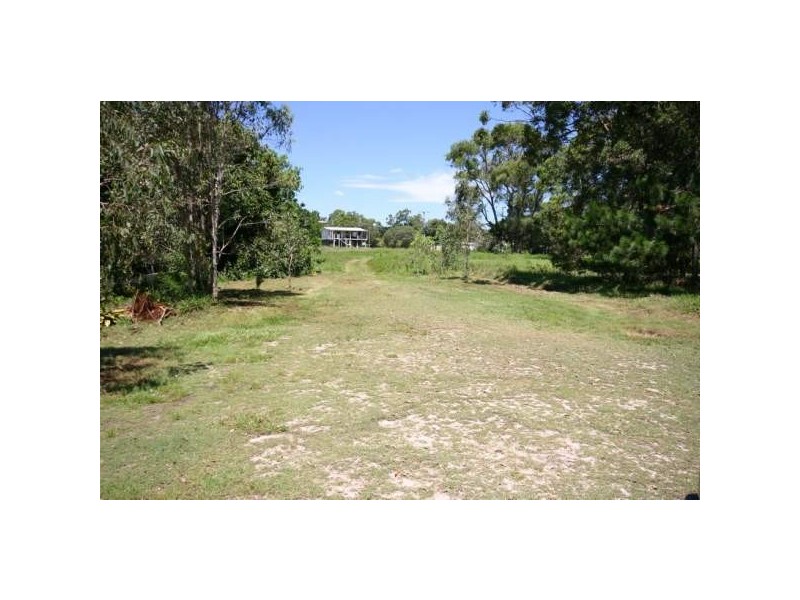 27 Charles Terrace, Macleay Island QLD 4184