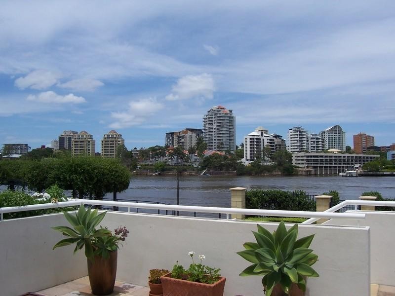 9/6 Merthyr Road, New Farm QLD 4005