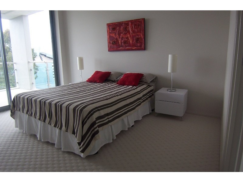 141 Shore Street, Raby Bay QLD 4163