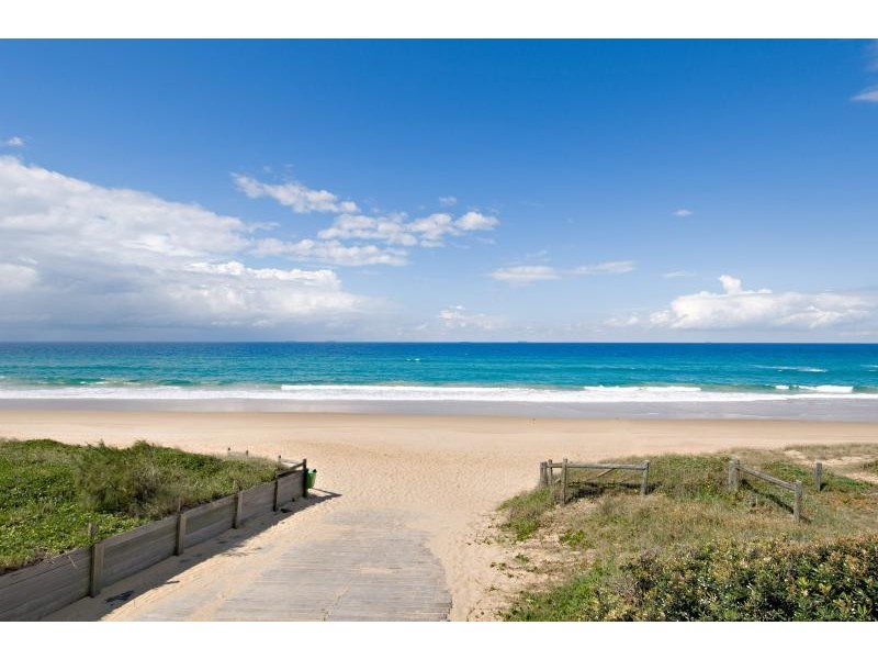 1 Surf Side On The Beach 145 Lowanna Drive, Buddina QLD 4575