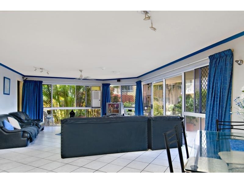 1 Surf Side On The Beach 145 Lowanna Drive, Buddina QLD 4575