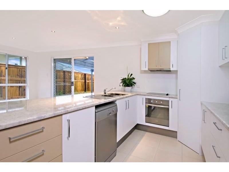 10 Alicia Circuit, Little Mountain QLD 4551