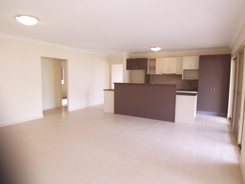 31 Hillview Crescent, Little Mountain QLD 4551