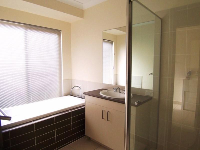 31 Hillview Crescent, Little Mountain QLD 4551