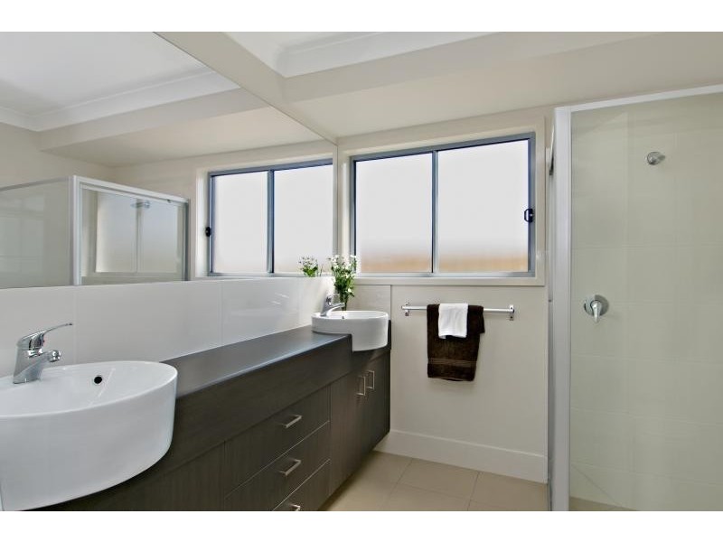 7 Rebecca Street, Little Mountain QLD 4551