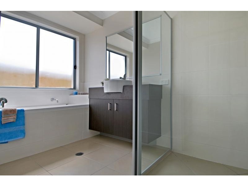 7 Rebecca Street, Little Mountain QLD 4551