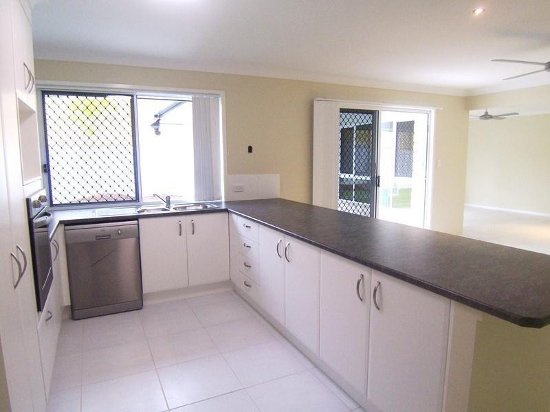 8 Acaciabark Place, Little Mountain QLD 4551