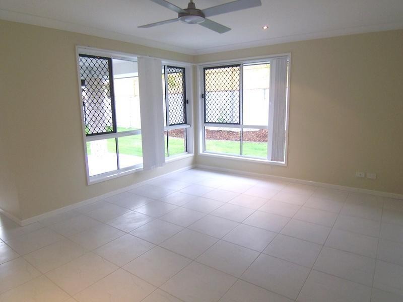 8 Acaciabark Place, Little Mountain QLD 4551