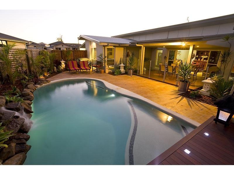 5 Hillview Crescent, Little Mountain QLD 4551