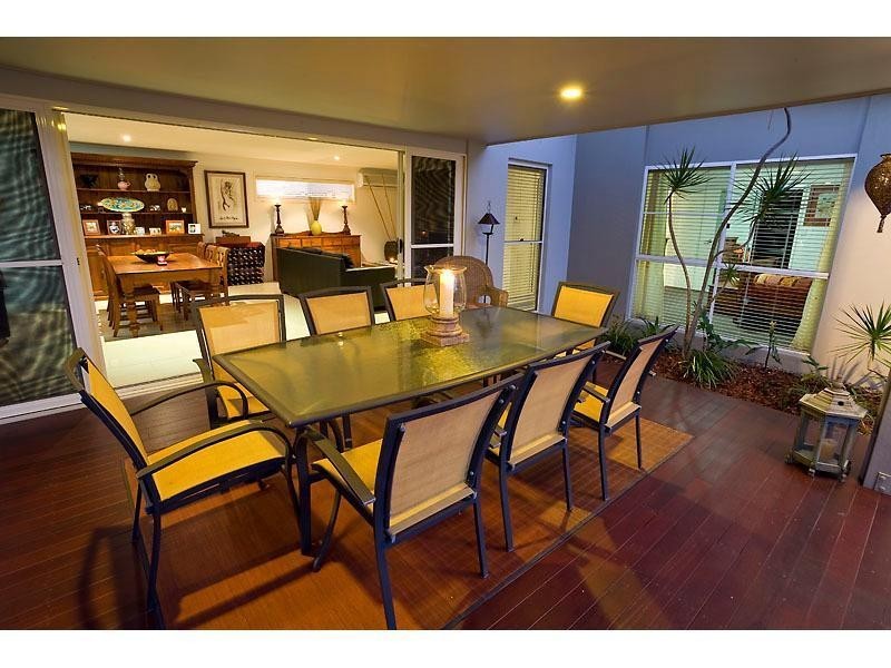 5 Hillview Crescent, Little Mountain QLD 4551