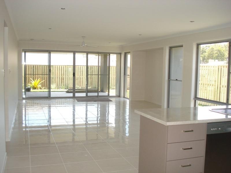 15 Elvena Circuit, Little Mountain QLD 4551