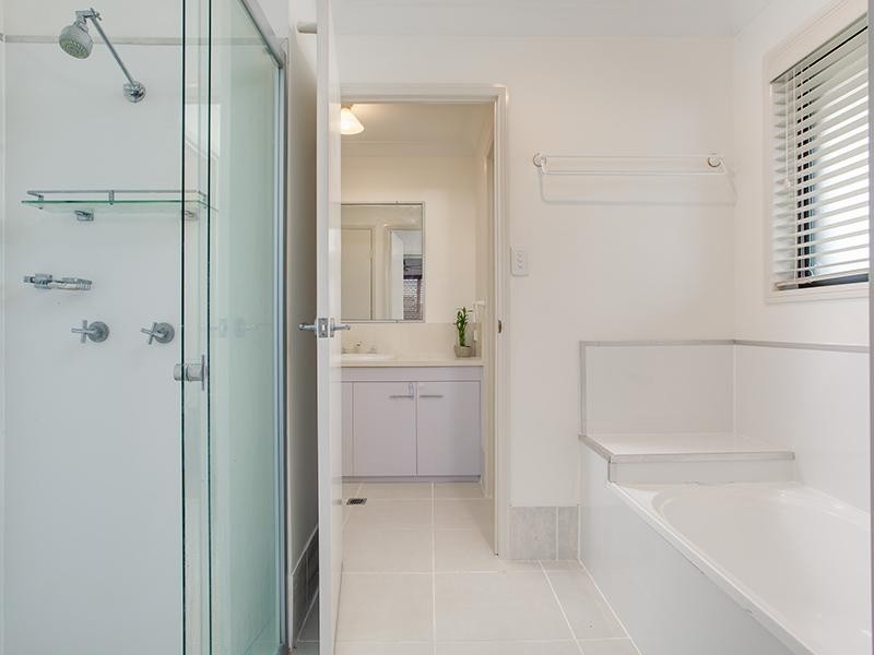 54 Amanda Street, Wynnum West QLD 4178