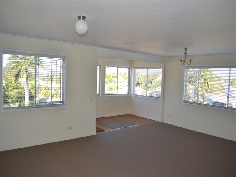 39 Oakley Street, Manly QLD 4179