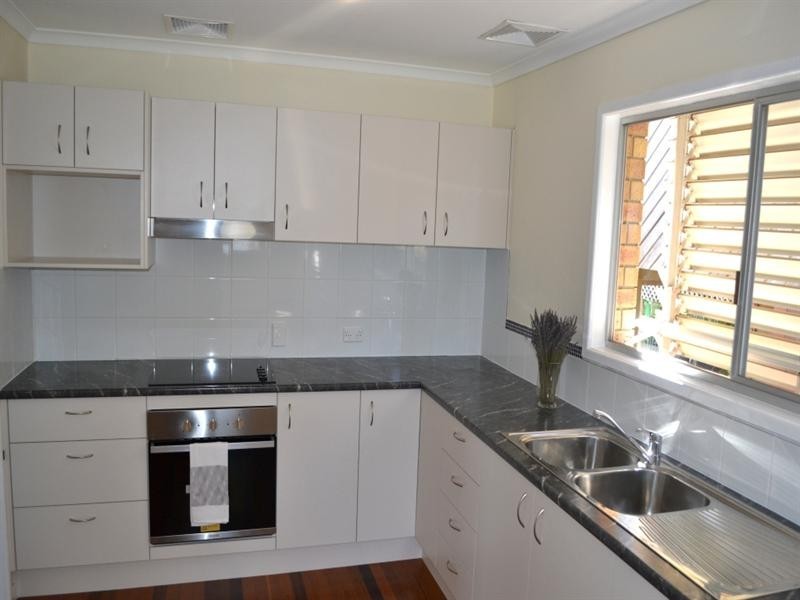 39 Oakley Street, Manly QLD 4179