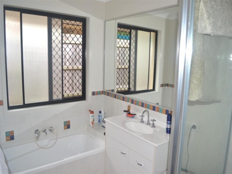 37 Lockwood Crescent, Manly West QLD 4179