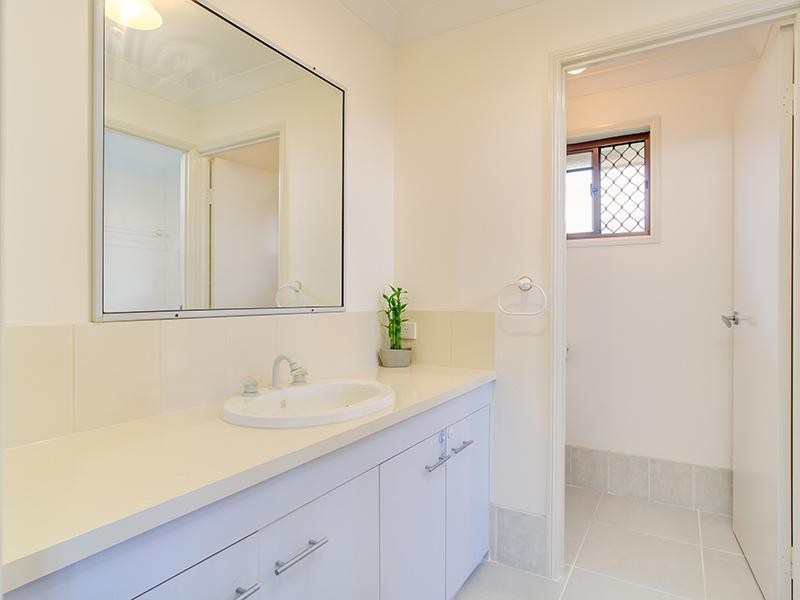 54 Amanda Street, Wynnum West QLD 4178