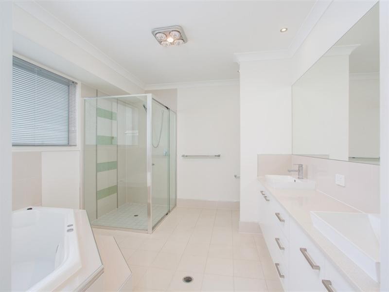 30 Bridgewater Place, Lota QLD 4179