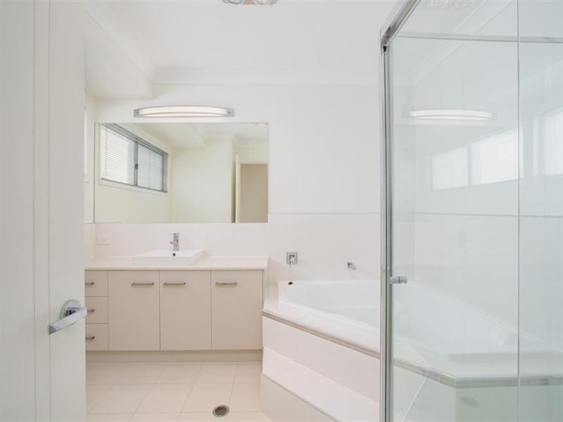 30 Bridgewater Place, Lota QLD 4179