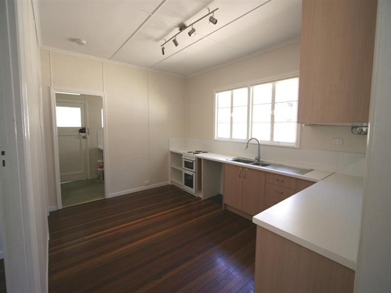 34 Whites Road, Manly West QLD 4179