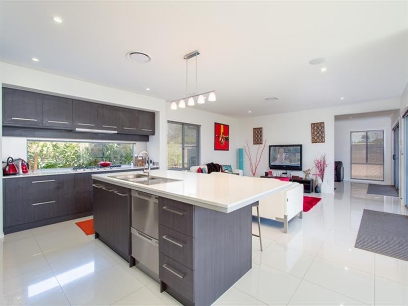 2 Beard Place, Wellington Point QLD 4160