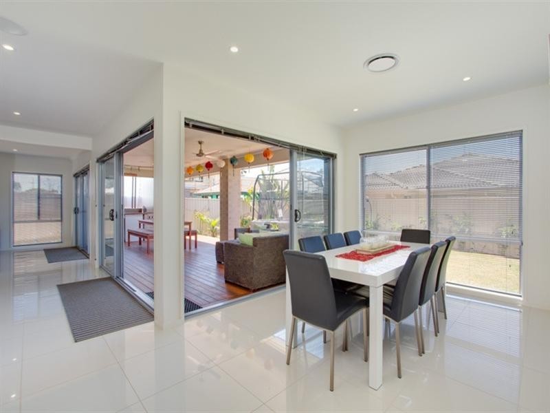 2 Beard Place, Wellington Point QLD 4160