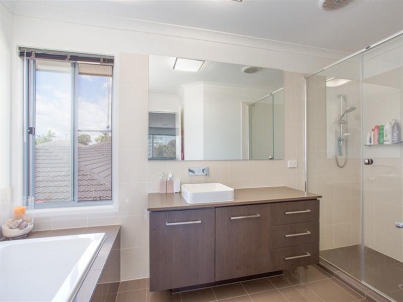 2 Beard Place, Wellington Point QLD 4160