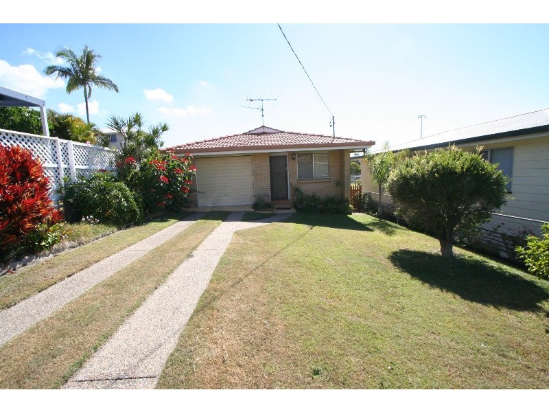 8 New Road, Manly QLD 4179