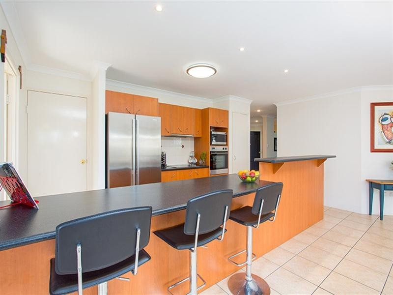 11 Westaway Place, Wynnum West QLD 4178