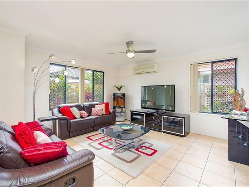 11 Westaway Place, Wynnum West QLD 4178
