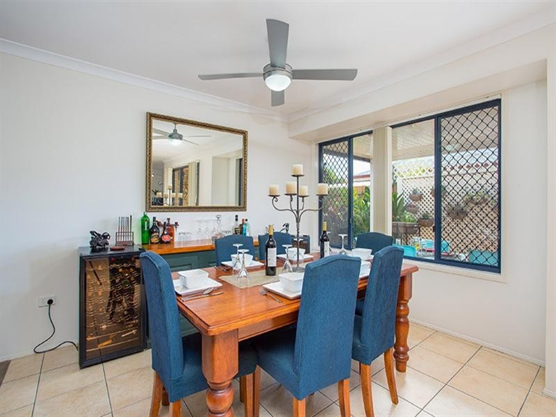 11 Westaway Place, Wynnum West QLD 4178
