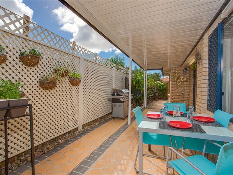 11 Westaway Place, Wynnum West QLD 4178