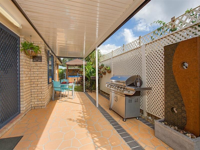 11 Westaway Place, Wynnum West QLD 4178