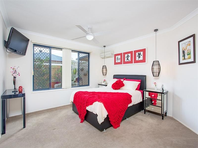 11 Westaway Place, Wynnum West QLD 4178