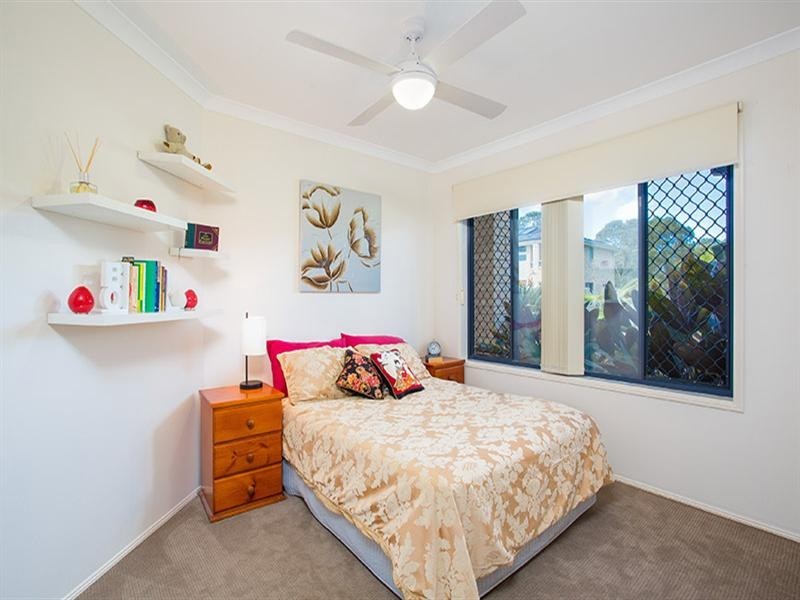 11 Westaway Place, Wynnum West QLD 4178