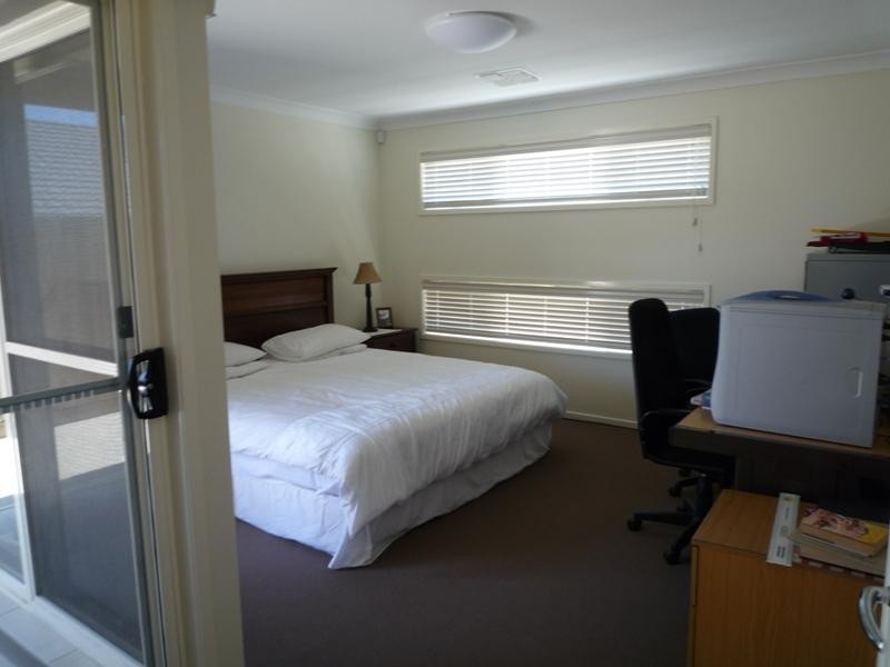 100 Rowland Avenue, Wakerley QLD 4154