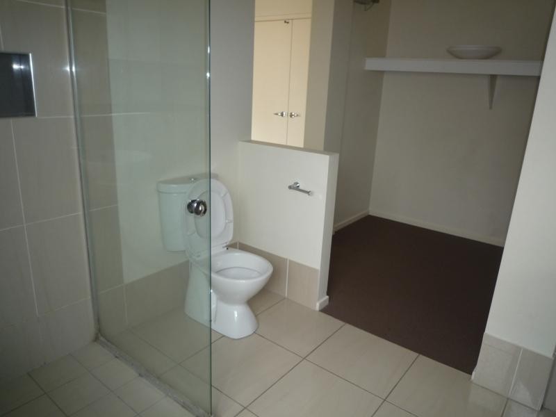 100 Rowland Avenue, Wakerley QLD 4154