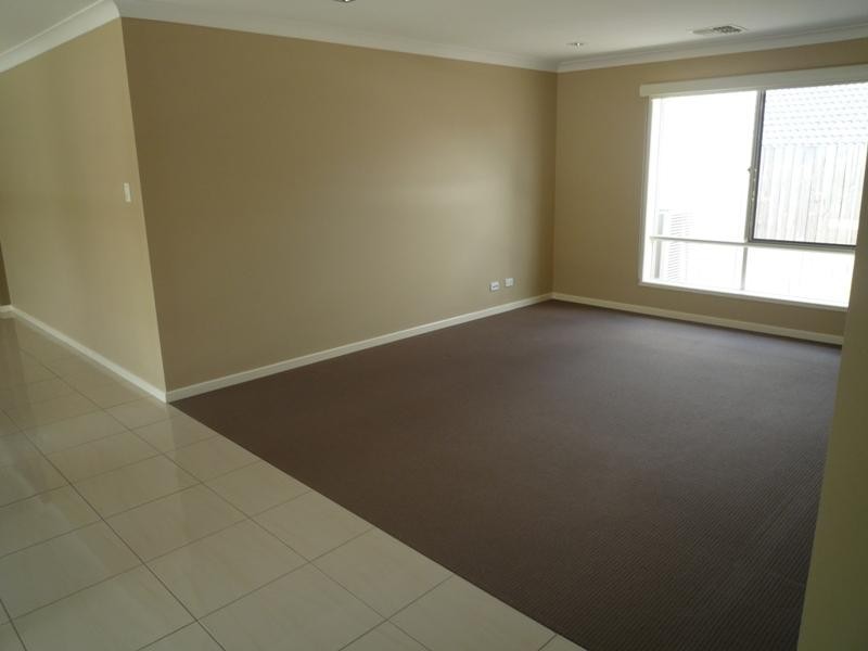 100 Rowland Avenue, Wakerley QLD 4154