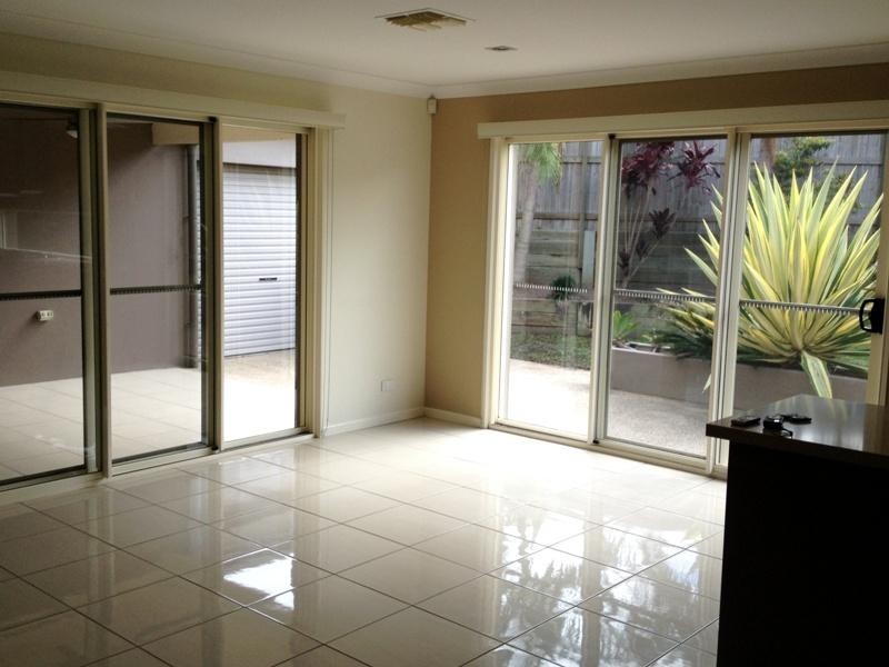 100 Rowland Avenue, Wakerley QLD 4154