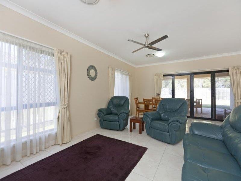 24 Fennessy Close, Wakerley QLD 4154