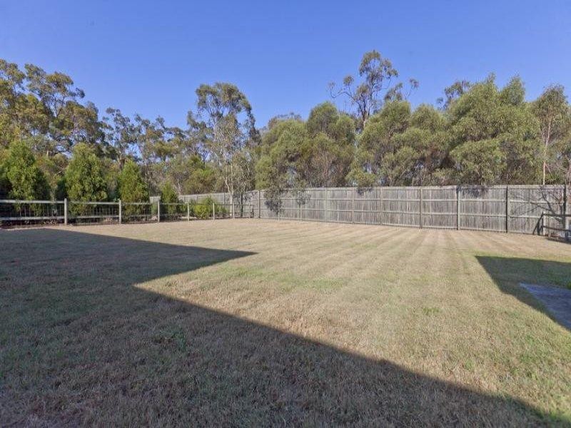 24 Fennessy Close, Wakerley QLD 4154